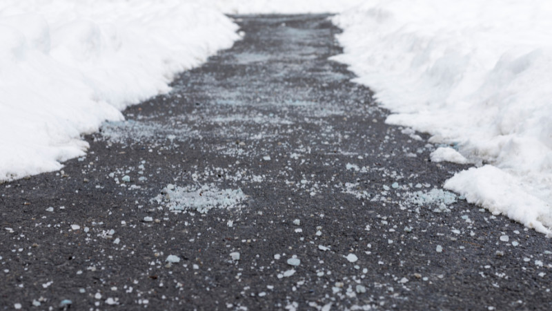 ❄️ Stay Safe This Winter with Our Ice Melt Options! ❄️